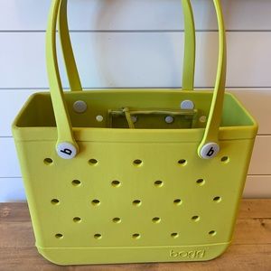 Brand new WITH TAGS! Baby BOGG Bag. Green Apple